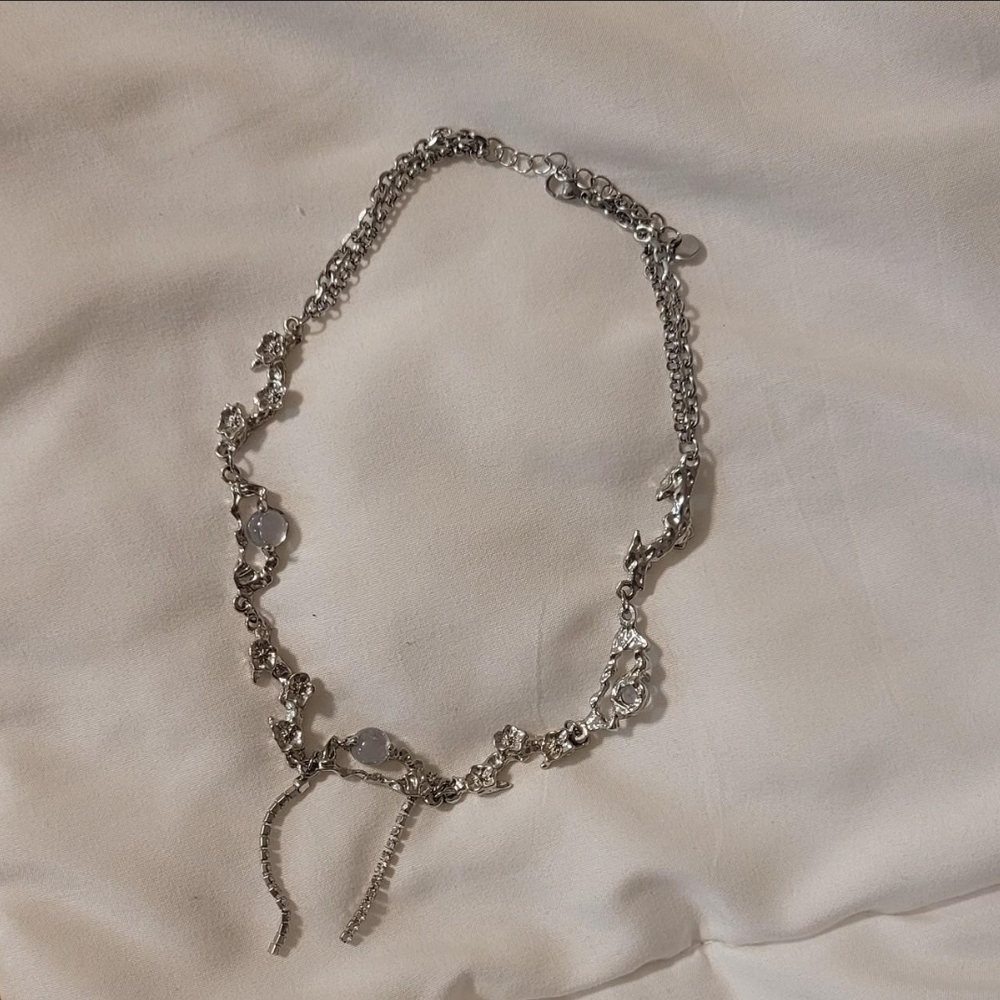 Elegant Silver Women's Necklace